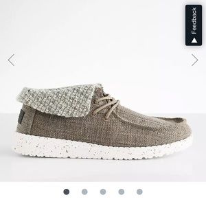 Do not like the color of shoes / cannot return. I do not have box or receipt.